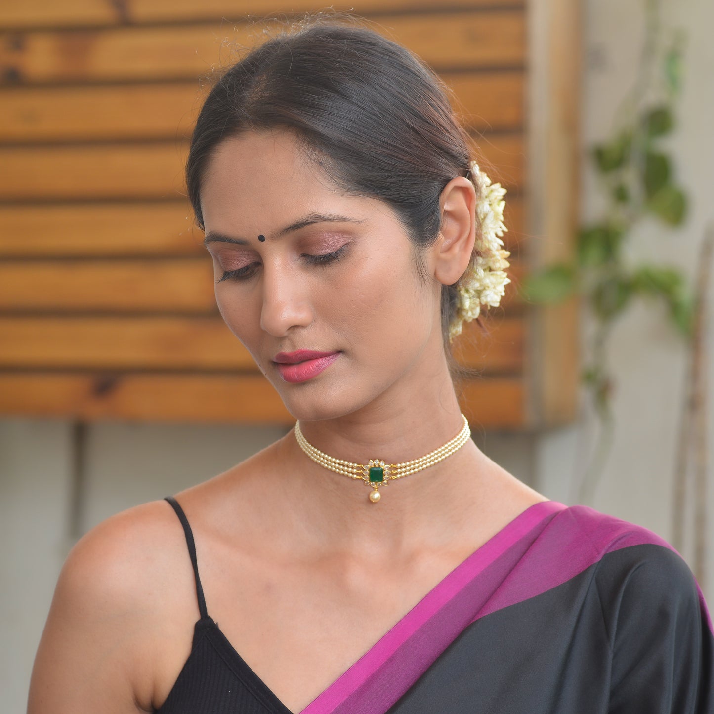 22KT Gold Pearl and Emerald Chocker and Earrings Set