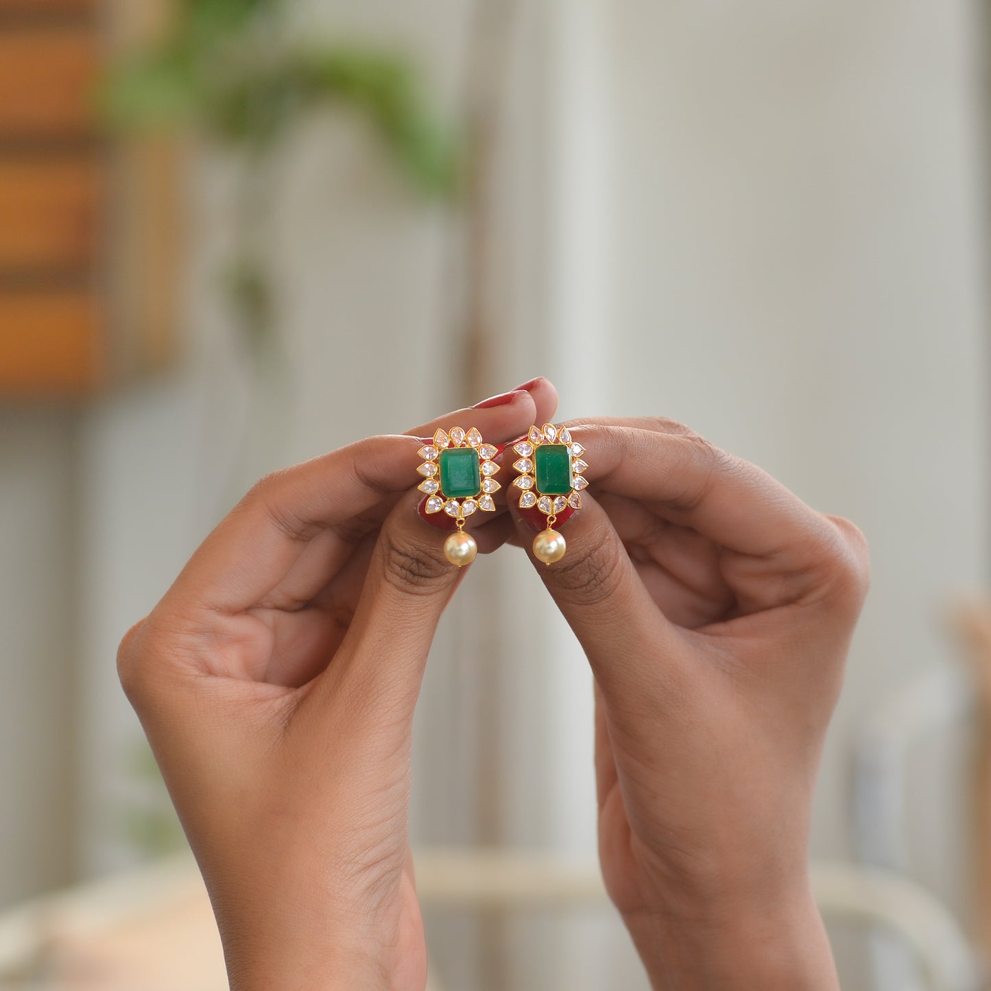 22KT Gold Pearl and Emerald Chocker and Earrings Set