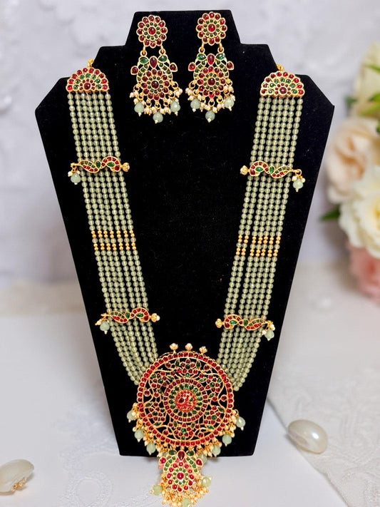 Anika Kundan along Necklace and Earrings Set