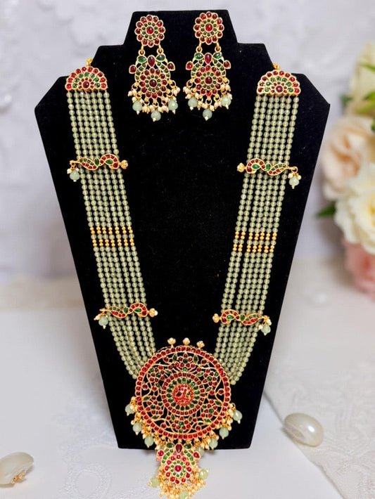 Anika Kundan along Necklace and Earrings Set