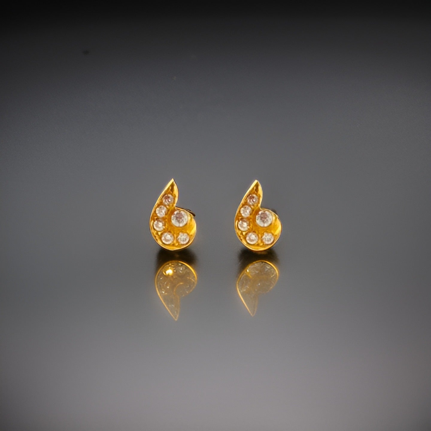 18KT Gold White Stone Stud Earrings