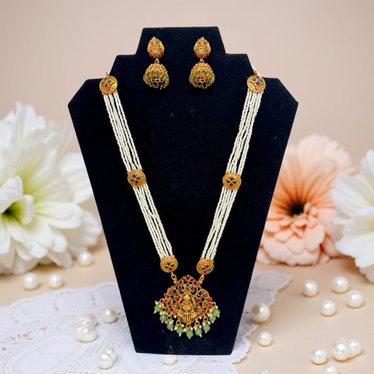 Malathi kundan Necklace and Jumkha Earrings Set