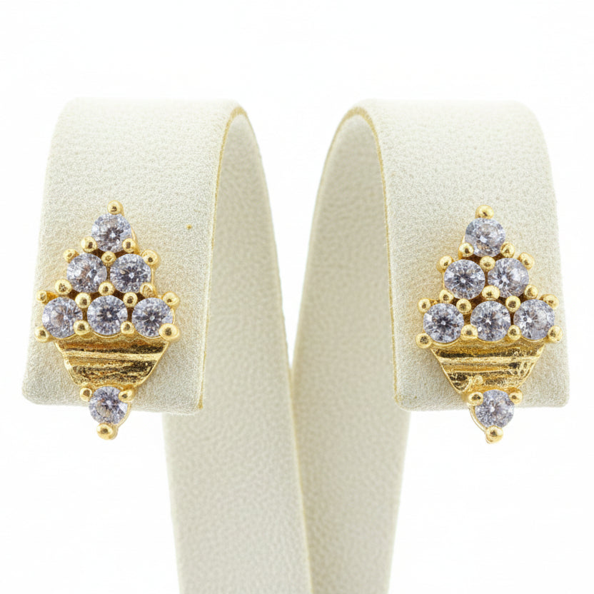 18KT Gold Stone Diamond Pattern Stud Earrings.